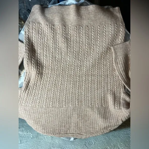 Cashmere Oatmeal/Beige Vneck Sweater-pullover w faux button front details,cable
