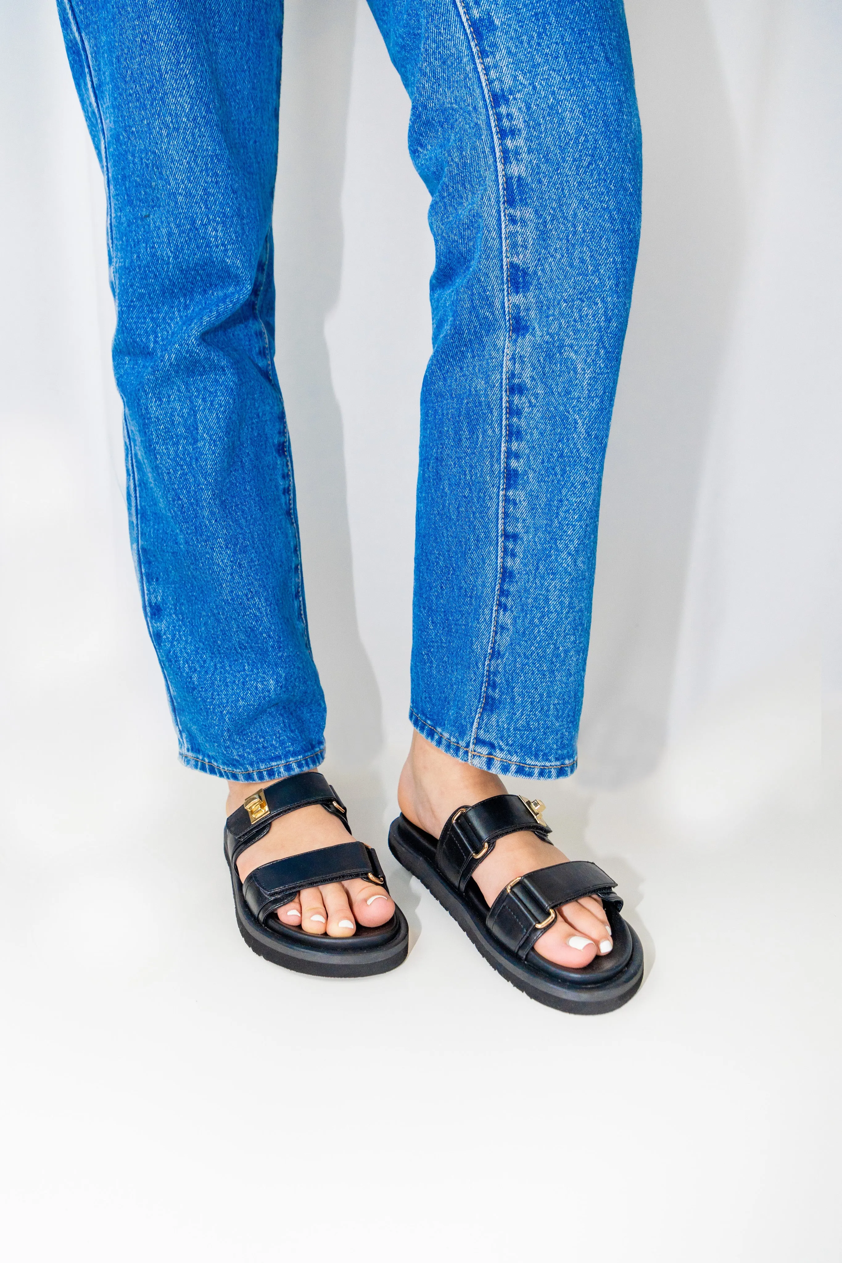 Inniu Catwalk Vancer Flat Sandal Black