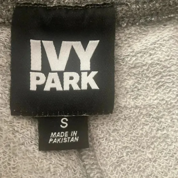 Ivy Park Beyoncé Logo Sweat Shorts Size Small Gray