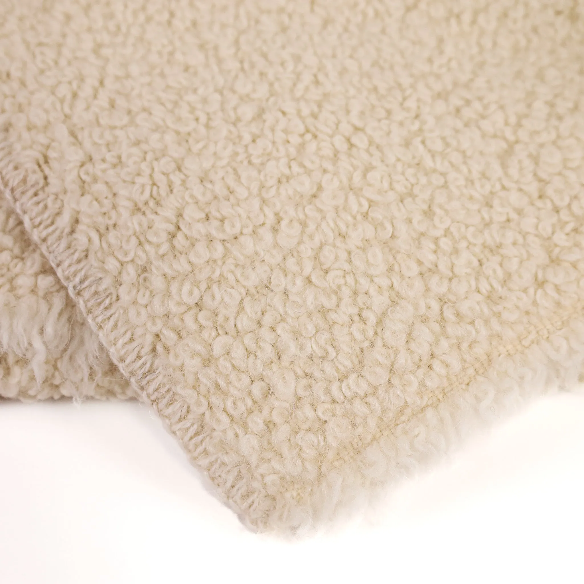 kurlisuri throw