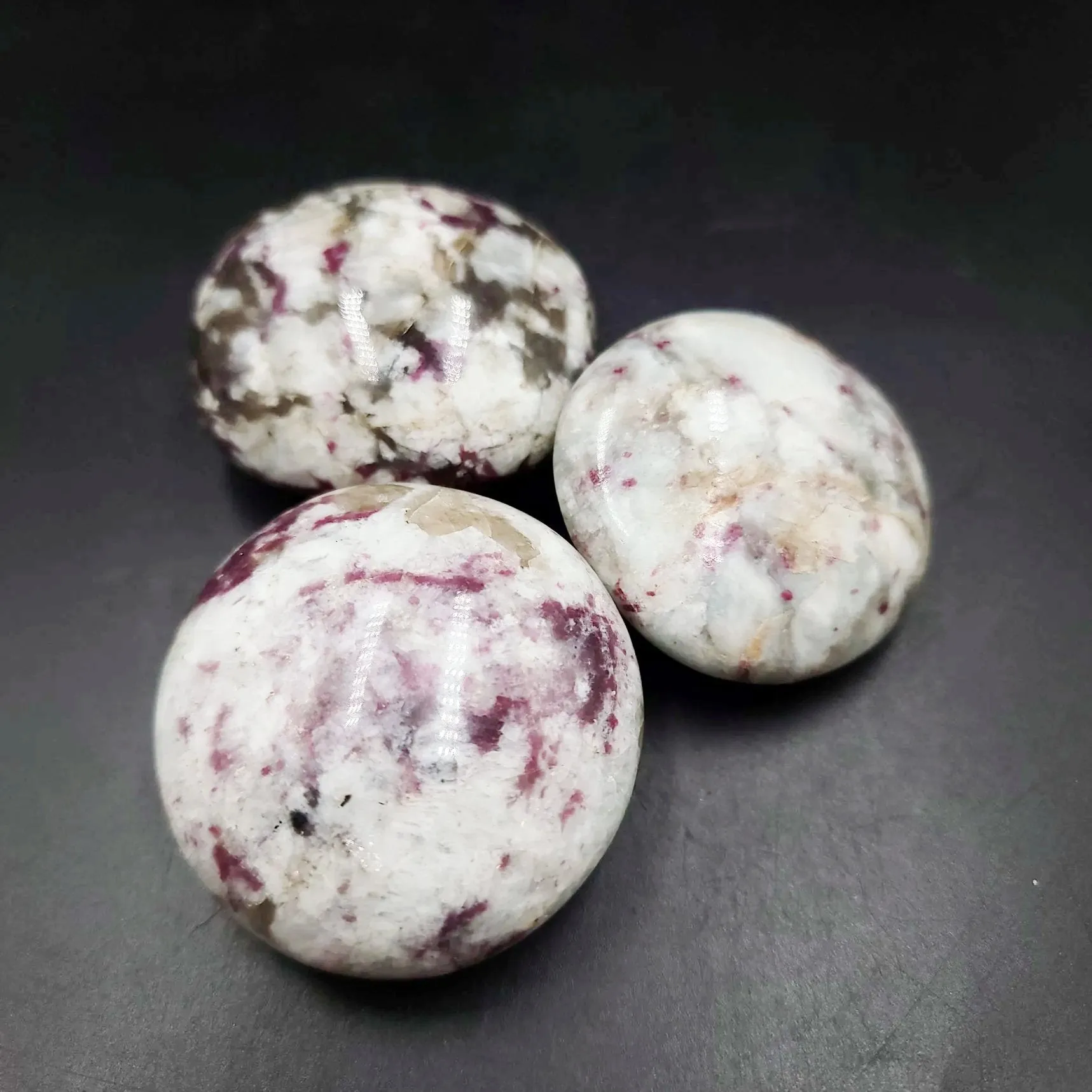 Pink Tourmaline Palm Stone Gallet