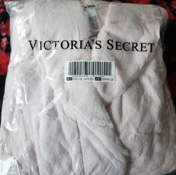PINK VS Cozy Robe size XL/XXL NWT
