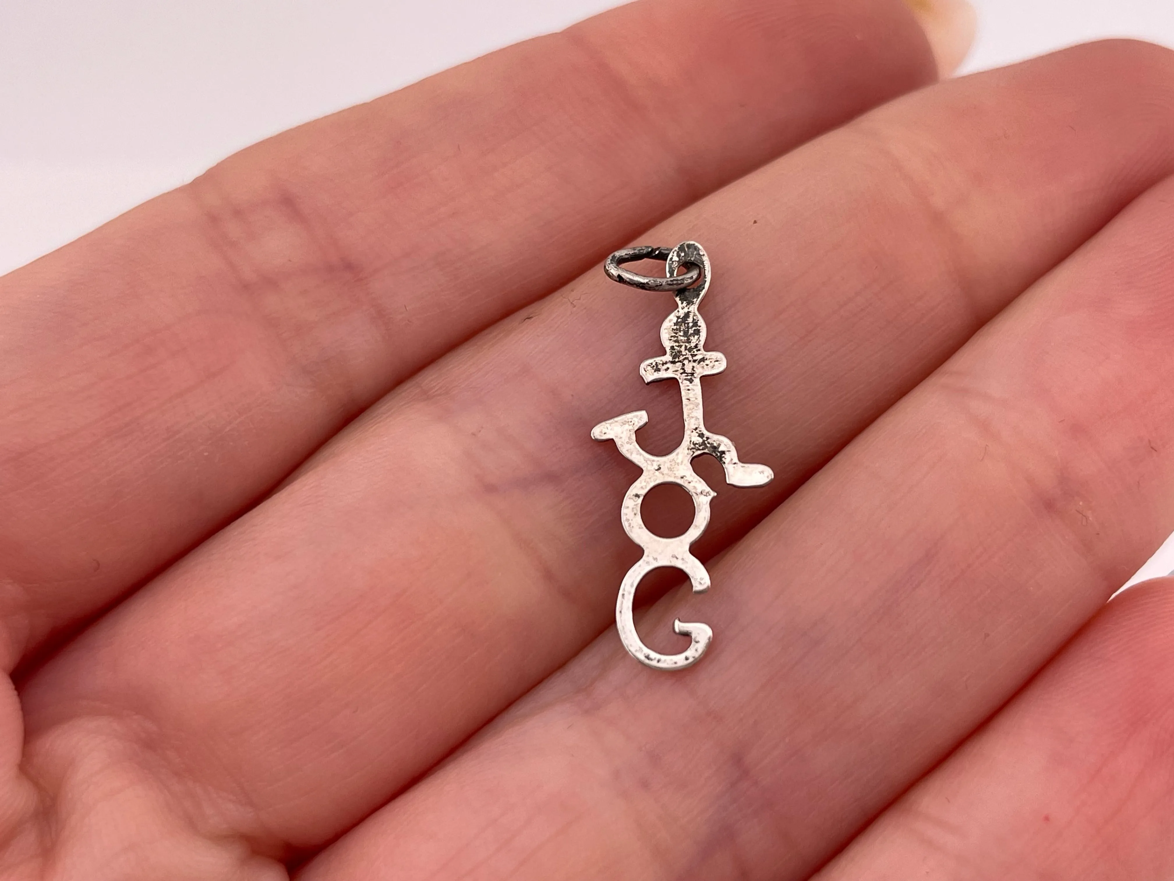 sterling silver lightweight "Jog" pendant